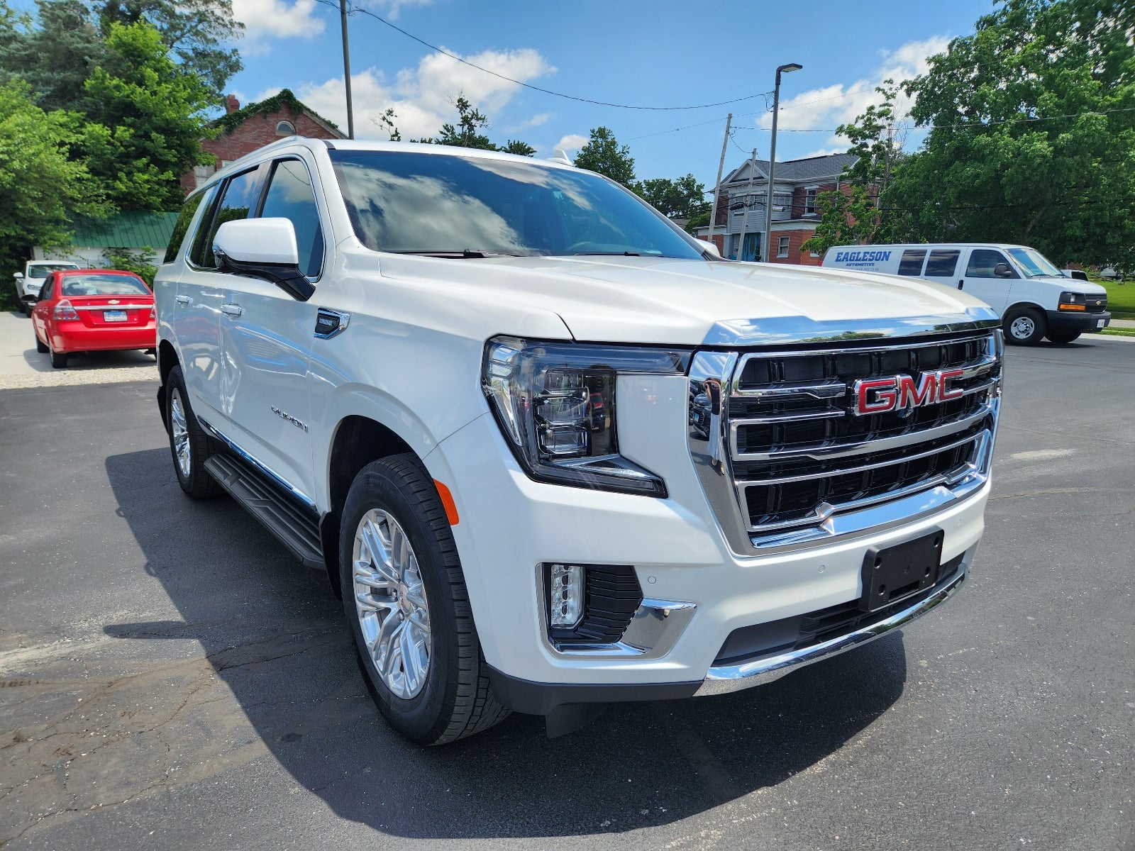 2024 GMC Yukon SLT in White Frost Tricoat — front three-quarter view
